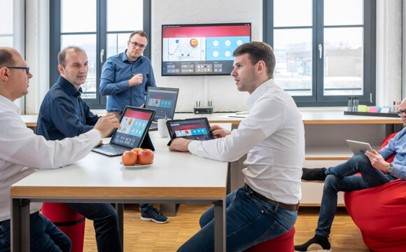 Drahtlose Zusammenarbeit im Besprechungsraum.