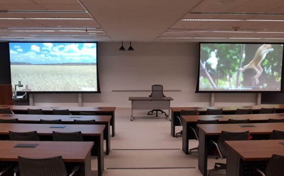 Sabah Al-Salem Universität, COAE, WolfVision Visualizer Systeme helfen bei der Live-Darstellung von Bildschirminhalten.