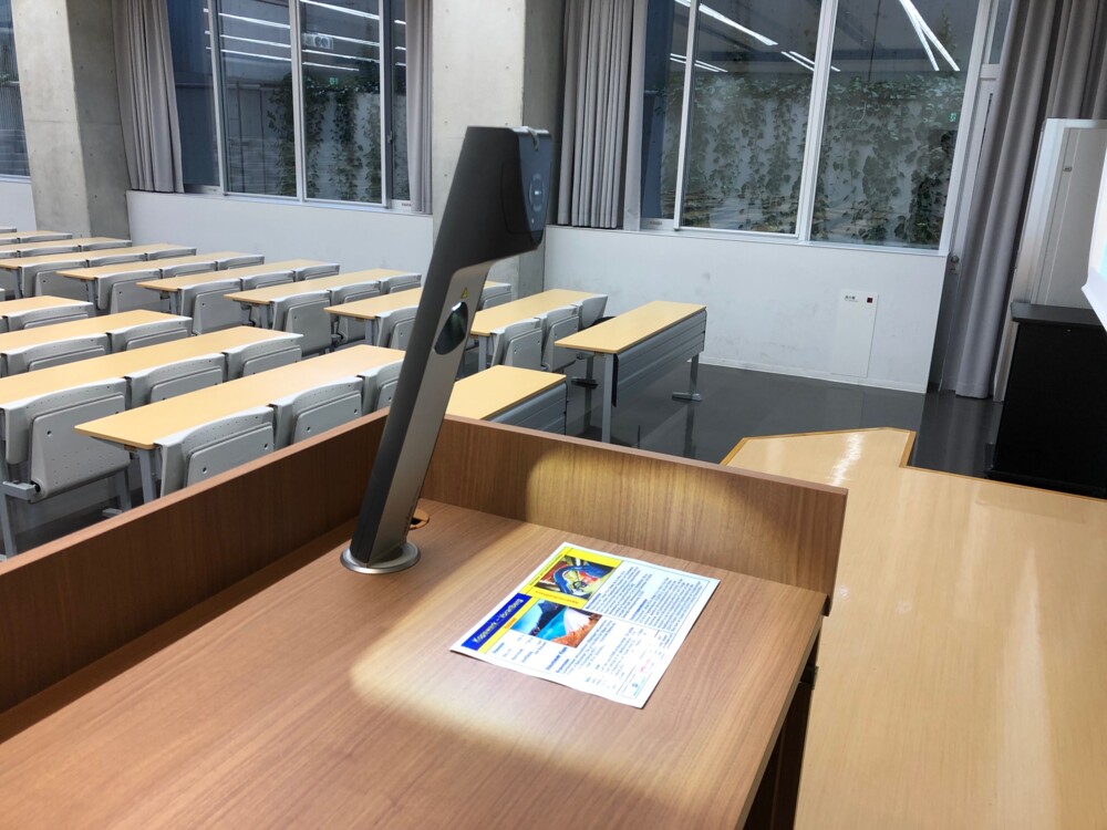 Tokyo Keizai University, Japan: VZ-3neo installed without working plate, directly onto a classroom lectern.